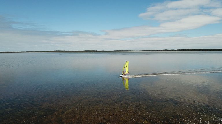 Light wind sailing is also a lot of fun on the glassy surface at LG