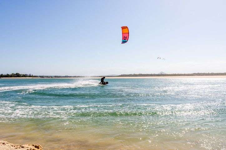 Kitesurfing the Noosa River mouth